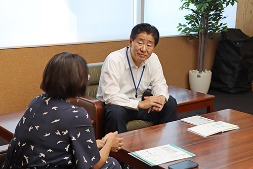 実際に体験した江原市長はスクリーンコードの技術に驚いていた