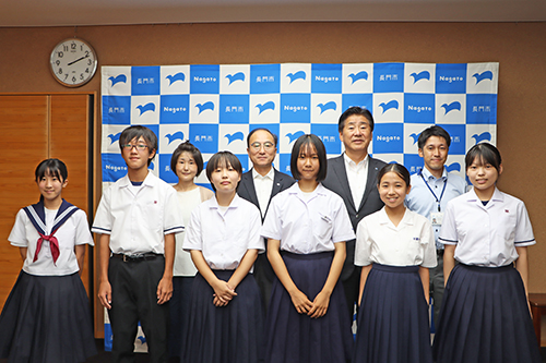 生徒たちは13日から7泊8日の日程で研修を行う