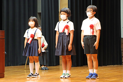令和5年度交通安全スローガン最優秀作品に輝いた3人