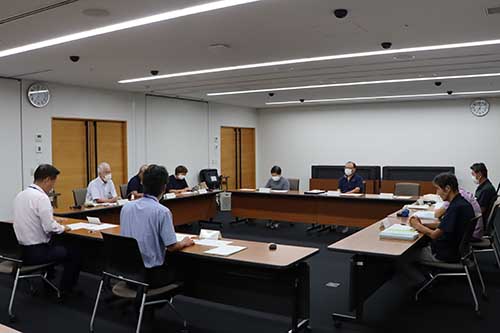 『「笑顔あふれるまち」づくり』をテーマに８人が意見交換