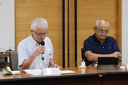 それぞれが自己紹介の後に意見を発表
