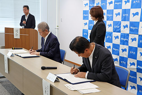 協定書に署名を行い、進出協定を締結した