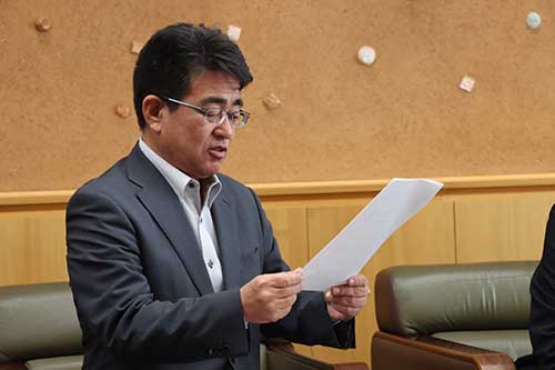 要望内容を読み上げる高木専務理事