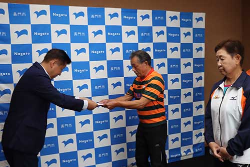 江原市長から激励のことばが送られる