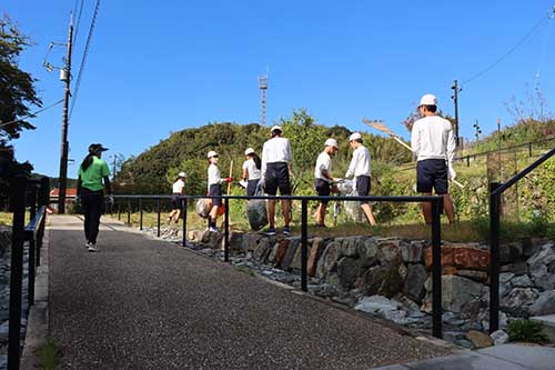ゆずきち坂を掃除