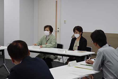 各団体の活動内容の紹介、女性活躍について意見が出された