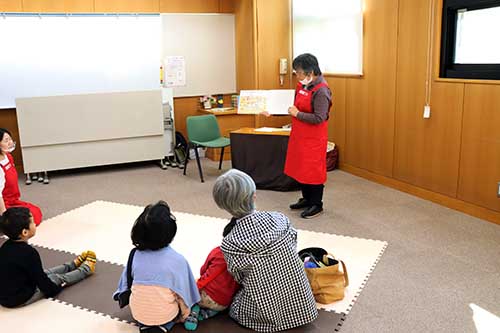 おはなしほっこによる「おはなしの会」