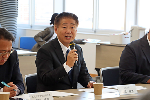 江原市長が委員の活発な意見交換に感謝