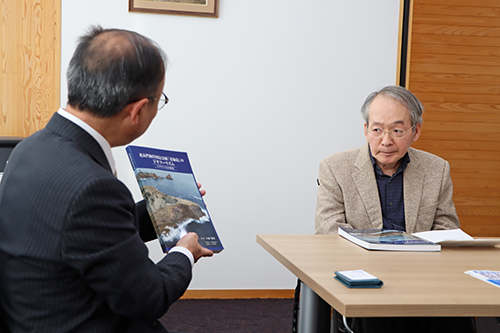 今岡さんの30年にわたる研究・フィールドワークの集大成となっている