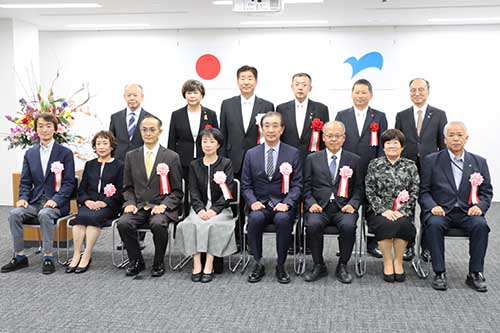 今年度は自治、芸術・文化、社会福祉、社会活動、教育、保健衛生、産業の7種で個人10人、2団体を表彰