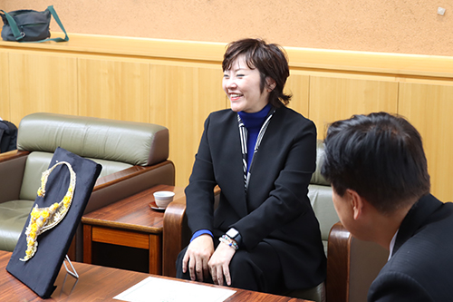 非日常をテーマに、左右非対称にした、普段イメージするネックレスとは違うものを意識して制作