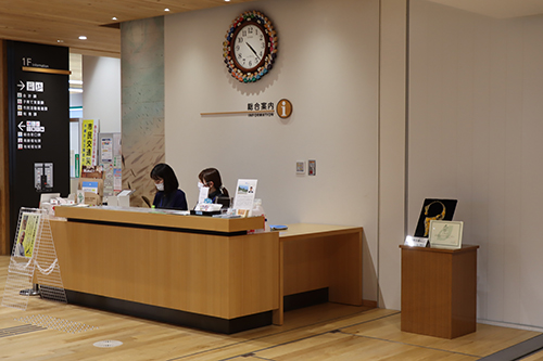 受賞作品は、１２月末まで市役所１階ロビーに展示