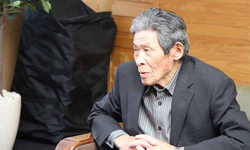 種牛の部でグランドチャンピオンを受賞した花岡久雄さん