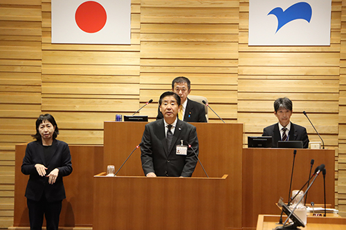 江原市長が所信表明を述べ、行政報告を行った