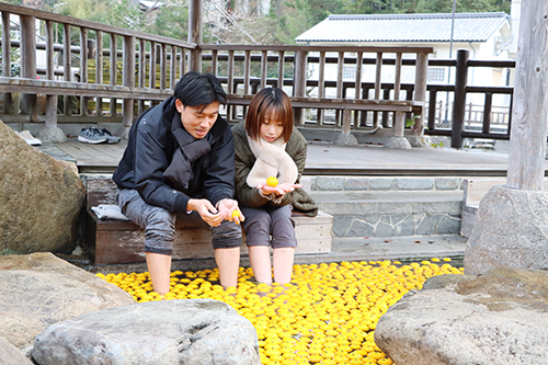 明日まで長門湯本温泉の2つの足湯に「長門ゆずきちの湯」を開設