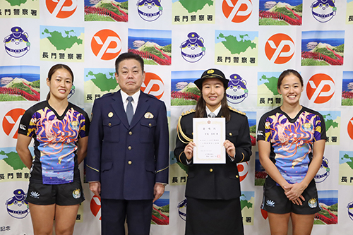 ながとブルーエンジェルスの選手が1日警察署長に任命