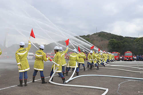 一斉に放水が行われた