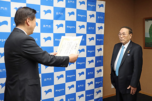 株式会社ウエストエネルギーソリューションへ感謝状が手渡された