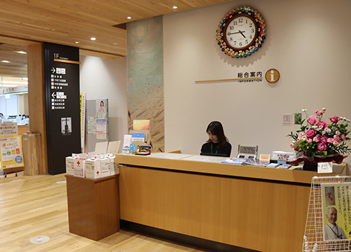 長門市役所総合受付横に義援金箱が設置