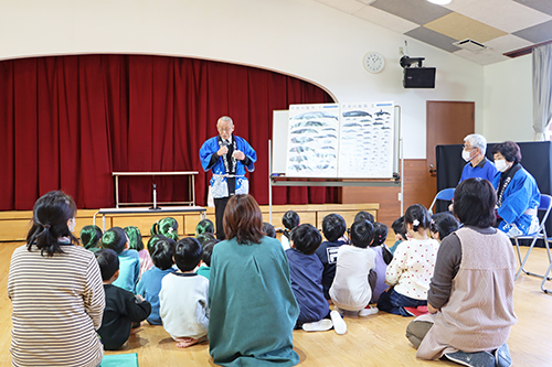 長門大津くじら食文化を継承する会の上田会長があいさつ