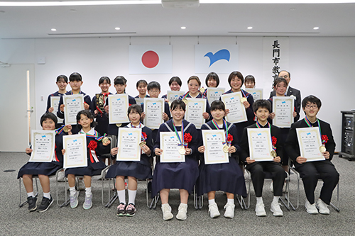 文化の部・体育の部あわせて19組が受賞