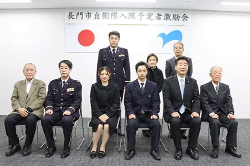 自衛隊入隊予定者の激励会が行われた