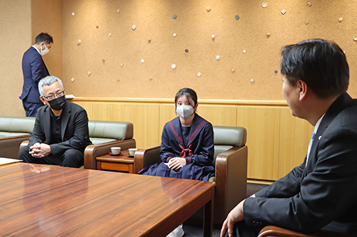 歓談では得意なプレーや予選大会の話で盛り上がった