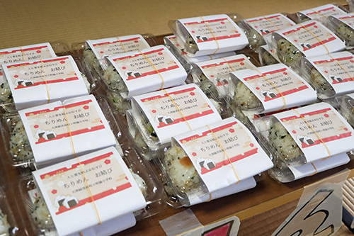 110パック用意されたちりめんお結びは見事完売