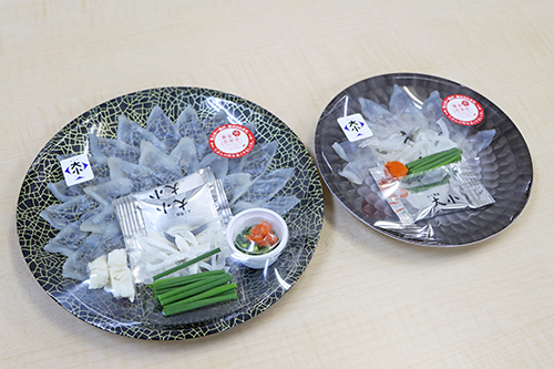 ふく刺しを寄附付き商品として販売し、年間売上の2%を寄附