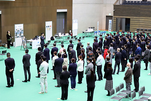 合同企業ガイダンスには約80人が参加した