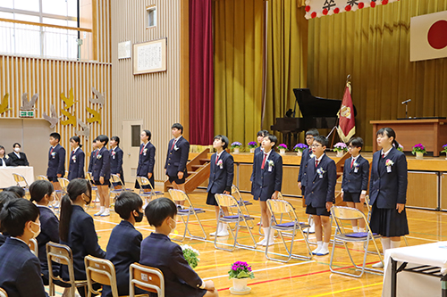 卒業生と在校生で「翼をください」を合唱
