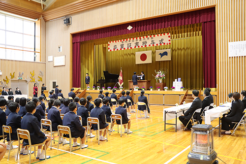 市内小学校で209人が卒業した