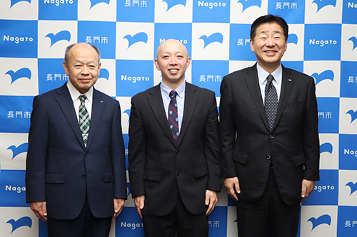 長門市初となる自伐型林業事業担当の地域おこし協力隊・久保田寛之隊員が退任を市長に報告