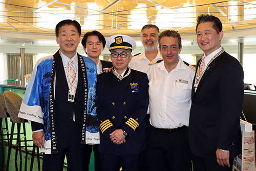 市長や関係者らによる歓迎セレモニーが開催
