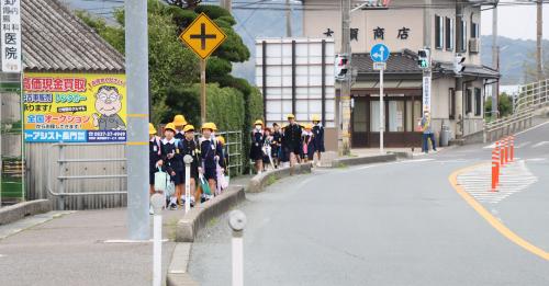 市内の各地で交通安全を呼びかける