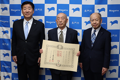 岡嶋哲夫さんが旭日單光章（高齢者叙勲）を受賞されました