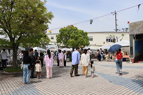 長門市駅南口では多くの出店がありました