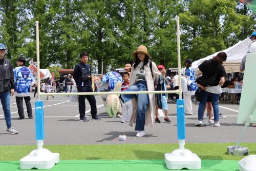 キックチャレンジなど体験ブースも人気