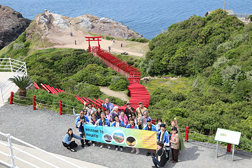 「ＪＡＬで行くおもてなしツアー」参加者が元乃隅神社に訪れました