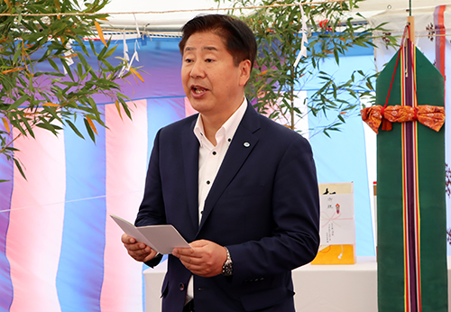 江原市長および山根正寛代表取締役が挨拶を行いました