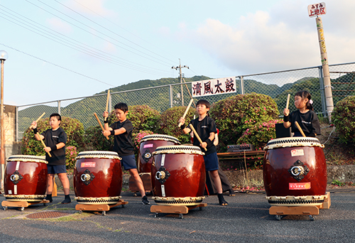 清風太鼓がオープニングを飾りました