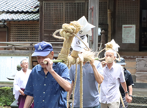 虫送り神事、サバー送りが行われました