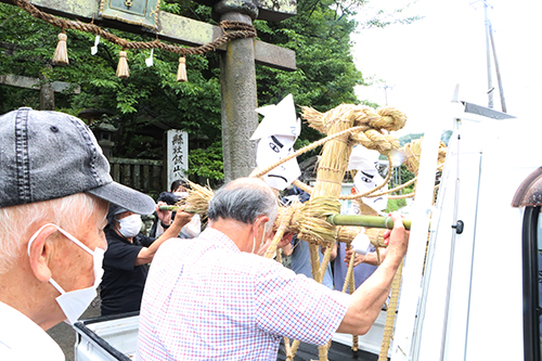 飯山八幡宮から始まり、日置、油谷を経由して、下関へ運ばれて行きます
