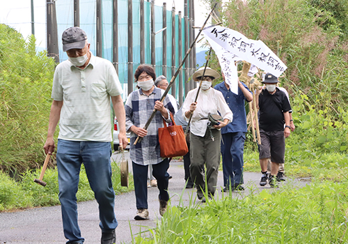 中山地区の皆さんが、長崎（日置）へ運びました