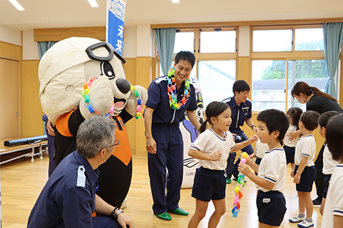 市内幼稚園および保育園にも寄贈されました