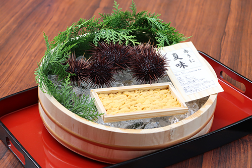 鮮やかな橙色の身色をしており、クリーミーで旨味、甘味が強いのが特徴です