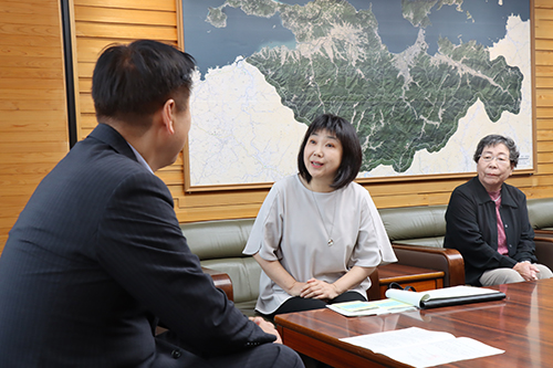組合員の取組や活動について説明する山本さん