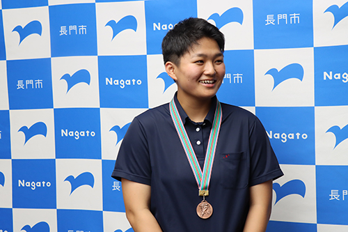 「全国大会では自己ベストを出せるよう頑張りたい」と話す高橋さん