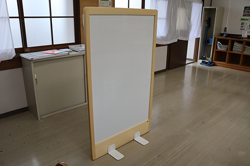 寄付されたパーテーション