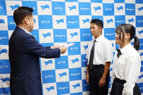激励費が手渡された